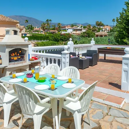 Holivista Elegant 4-bedroom Spanish In Villa *