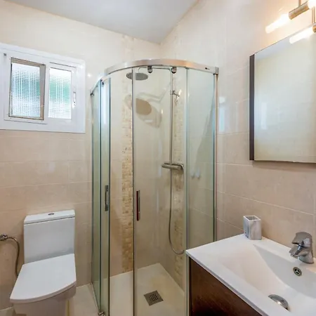 Holivista Elegant 4-bedroom Spanish In *