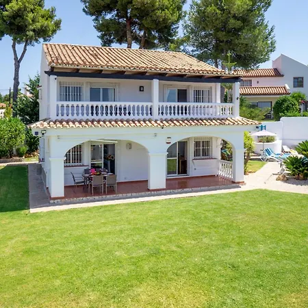 Holivista Elegant 4-bedroom Spanish In