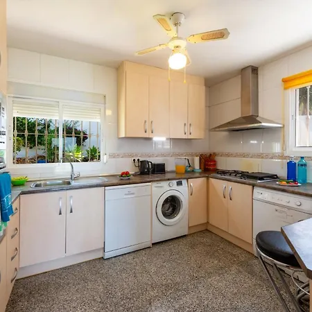ヴィラ Holivista Elegant 4-bedroom Spanish In エステポナ