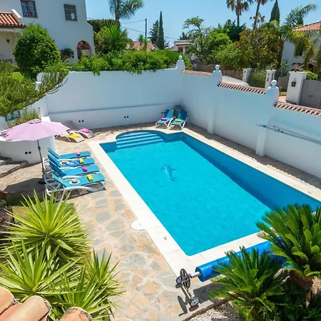 Villa Holivista Elegant 4-bedroom Spanish In