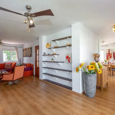 Holivista Elegant 4-bedroom Spanish In *