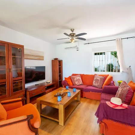 Holivista Elegant 4-bedroom Spanish In Villa *