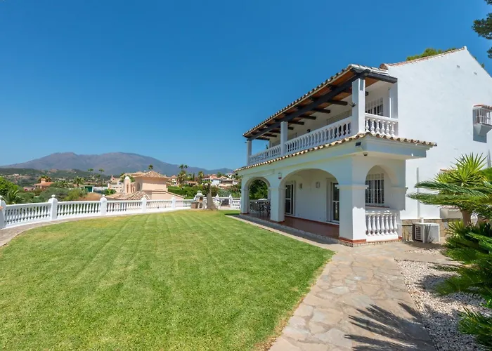 Holivista Elegant 4-bedroom Spanish In Estepona