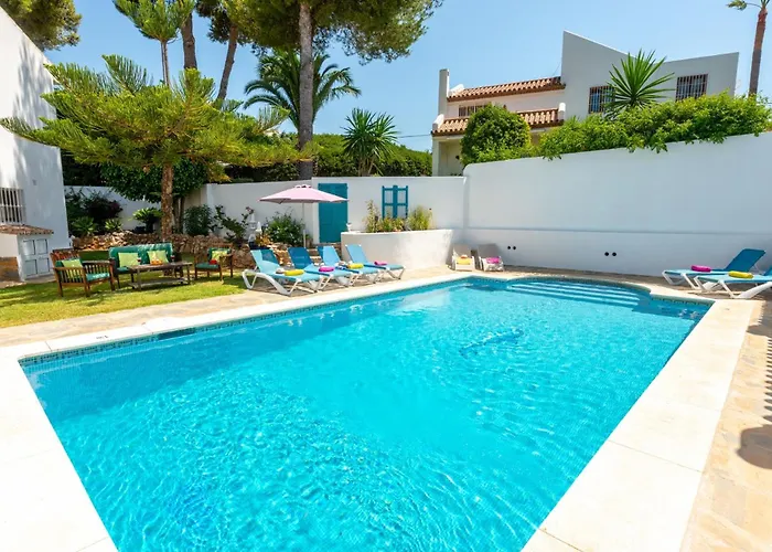Villa Holivista Elegant 4-bedroom Spanish In Estepona