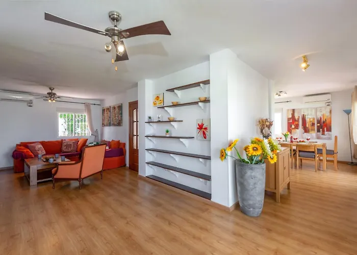 Holivista Elegant 4-bedroom Spanish In *