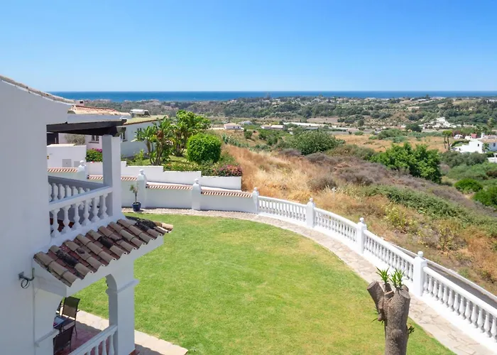 Holivista Elegant 4-bedroom Spanish In Villa