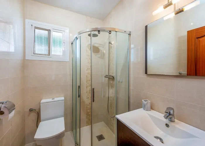 Holivista Elegant 4-bedroom Spanish In *