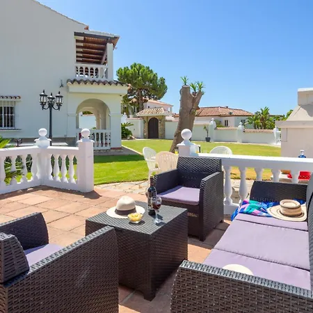 Holivista Elegant 4-bedroom Spanish In Естепона